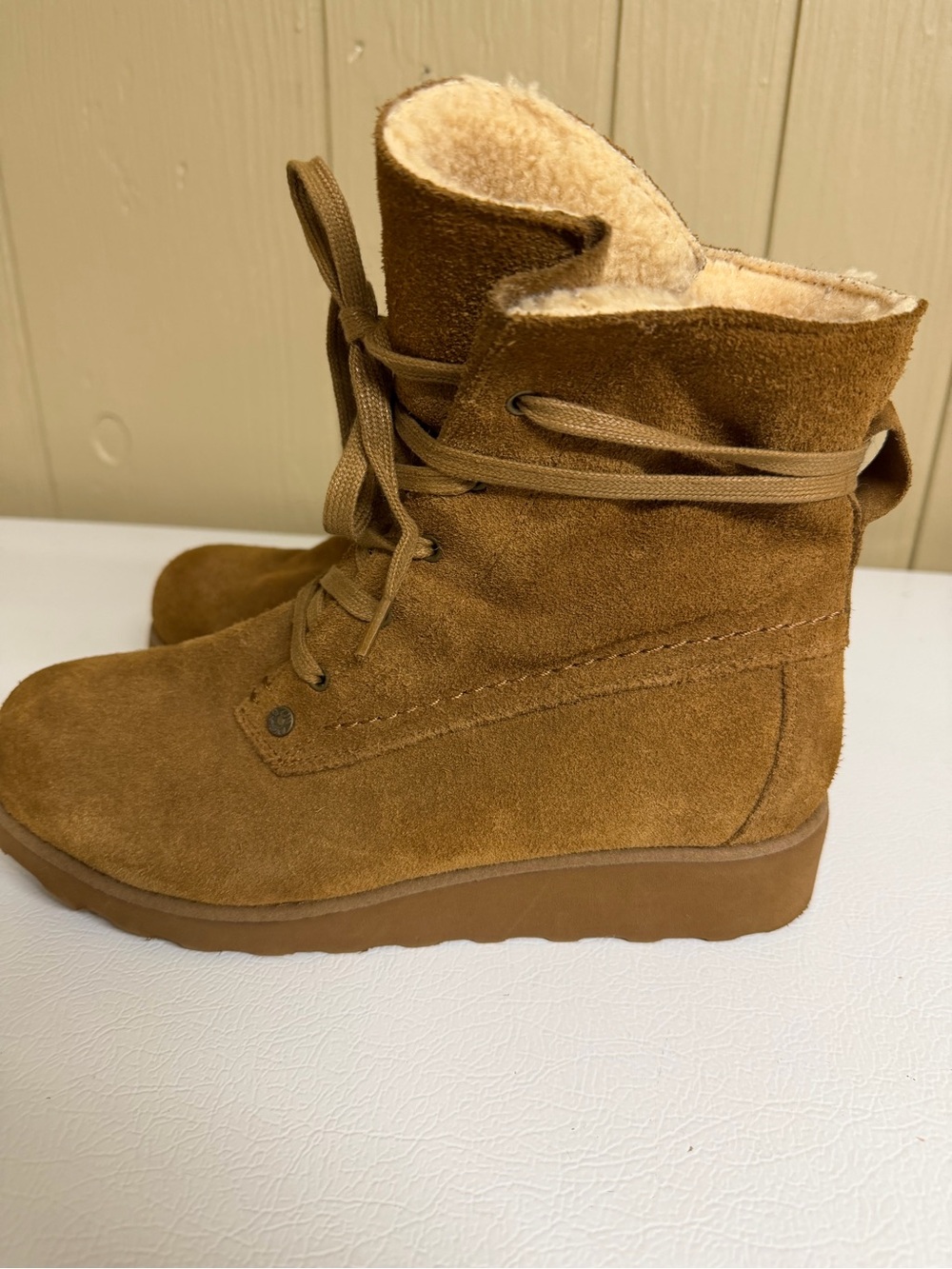 BearPaw Women's Plush Lined boots